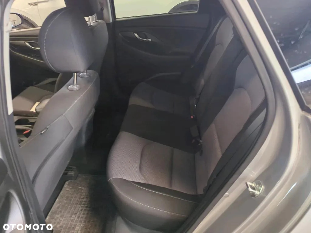 Hyundai i30 1.5 DPI Classic + - 9
