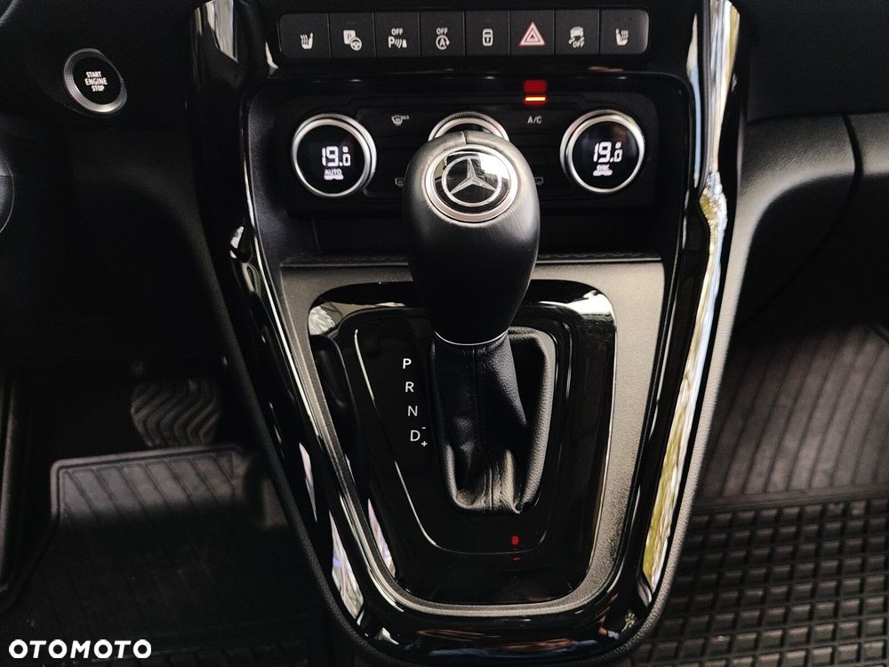 Mercedes-Benz Klasa T 180 d Style - 23