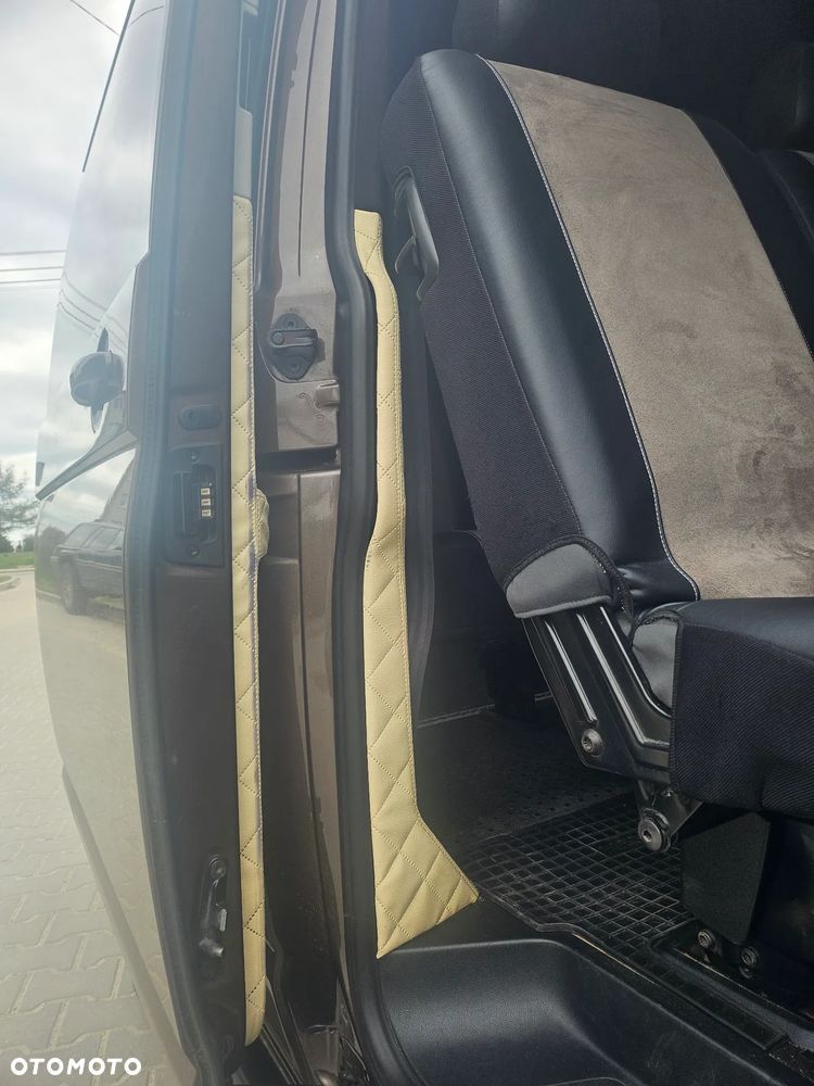 Volkswagen Caravelle - 13