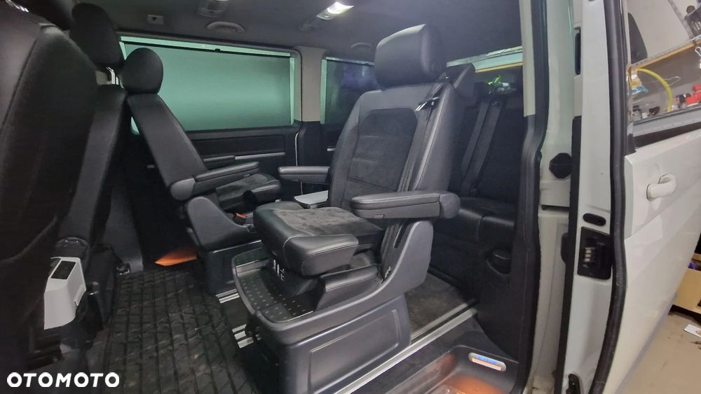 Volkswagen Multivan - 12
