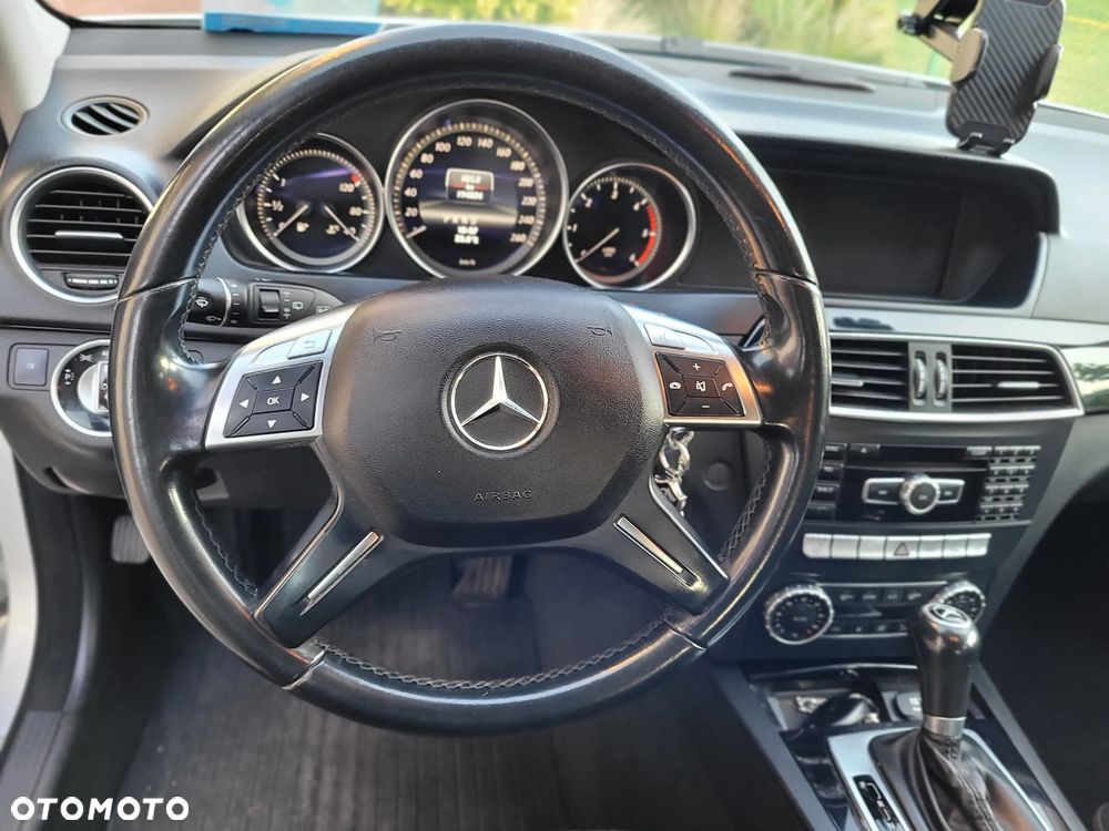 Mercedes-Benz Klasa C 220 CDI 7G-TRONIC Edition - 32