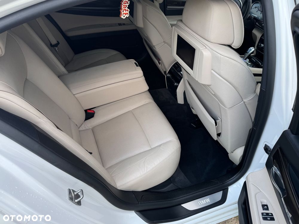 BMW Seria 7 740d - 12