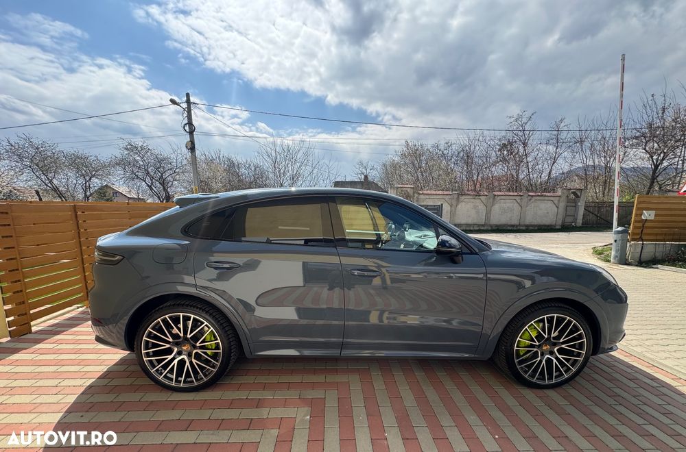 Porsche Cayenne Coupe E-Hybrid - 12