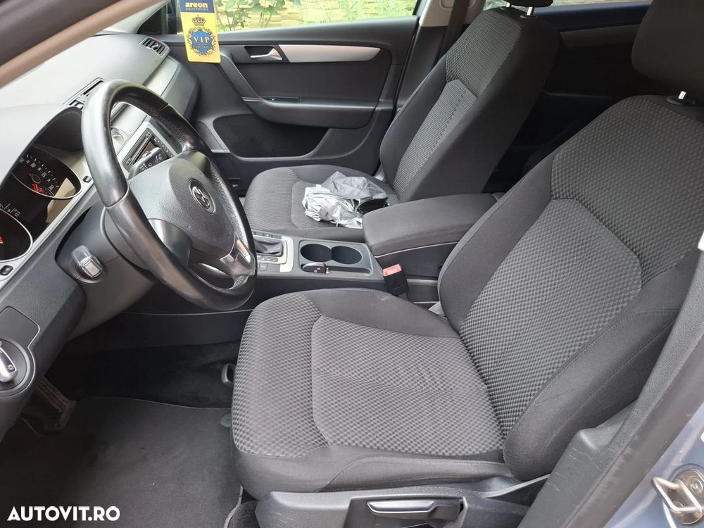 Volkswagen Passat 2.0 TDI Blue TDI DSG Comfortline - 17