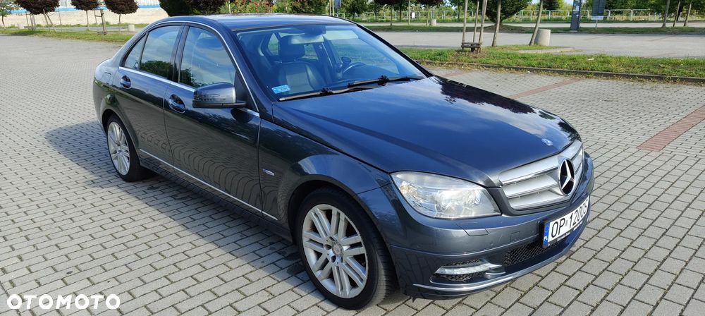 Mercedes-Benz Klasa C 250 CGI BlueEff Avantgarde - 3