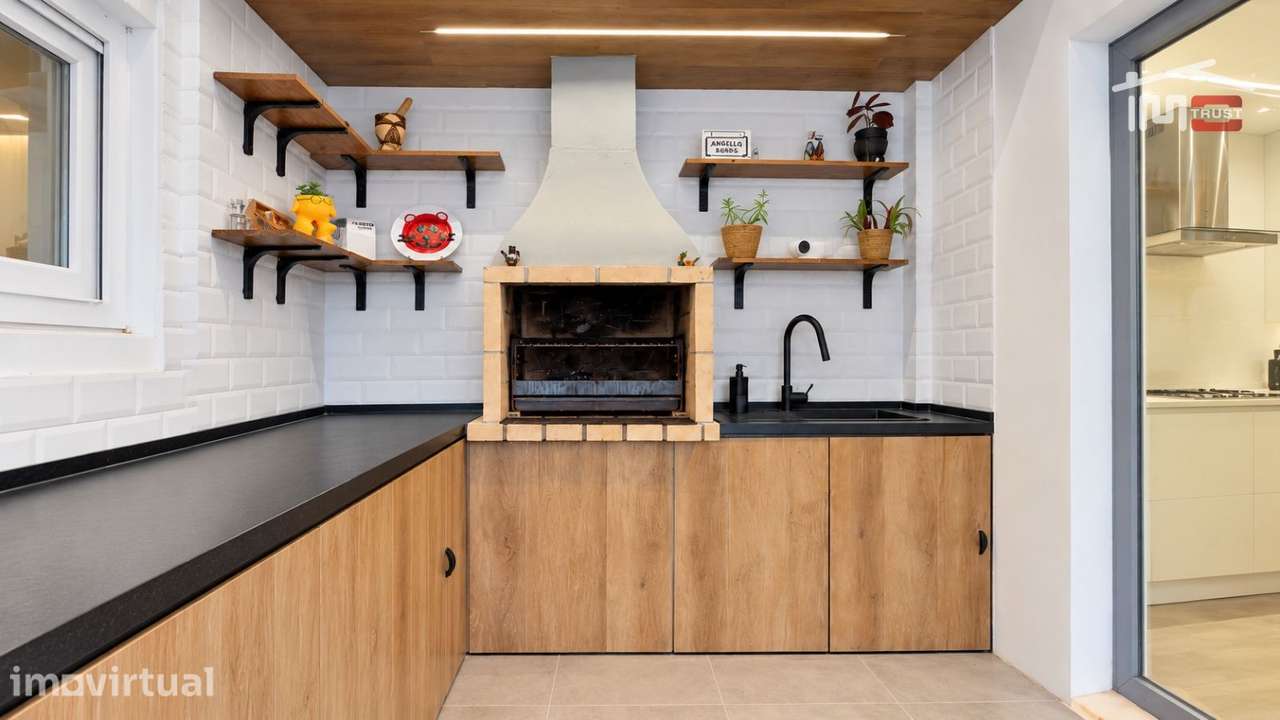 Moradia T2+1 Renovada | Garagem | 2 Suites | Logradouro | Anexo | T... - Grande imagem: 4/39
