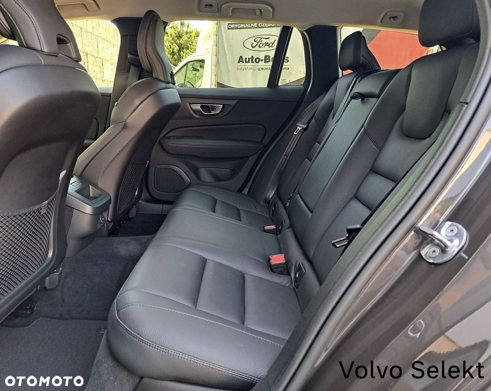 Volvo V60 Cross Country - 11