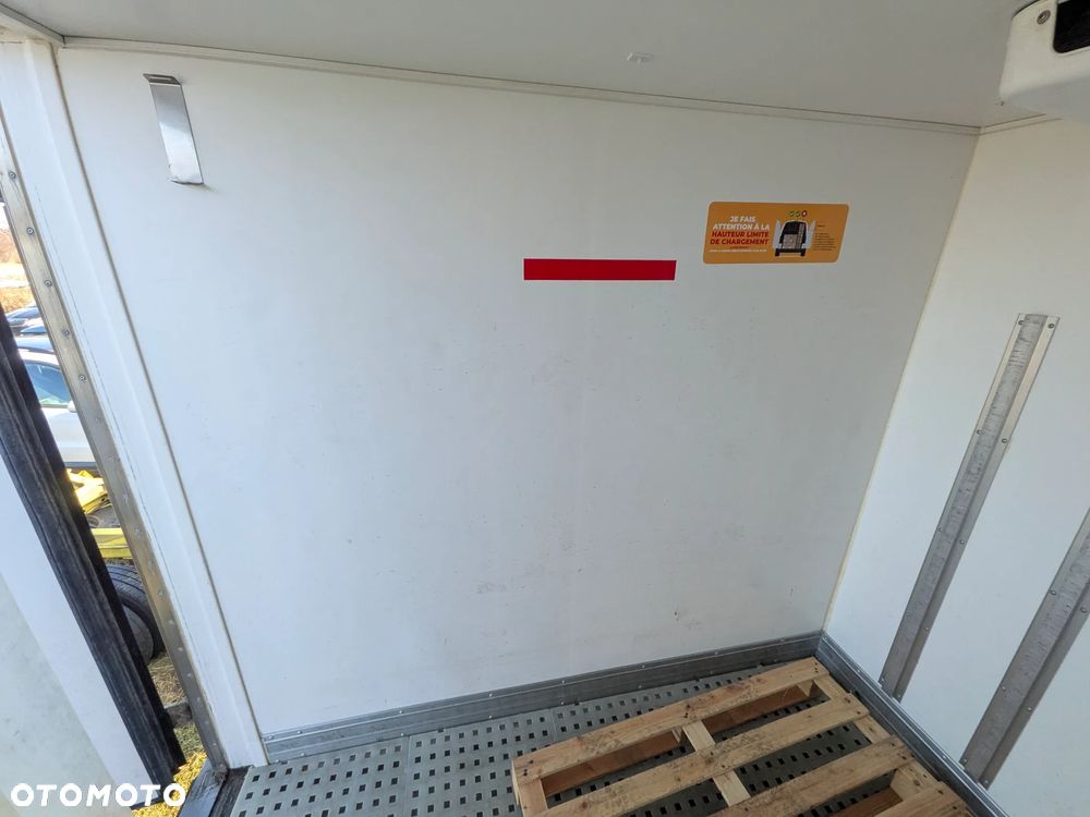 Mercedes-Benz Sprinter - 15