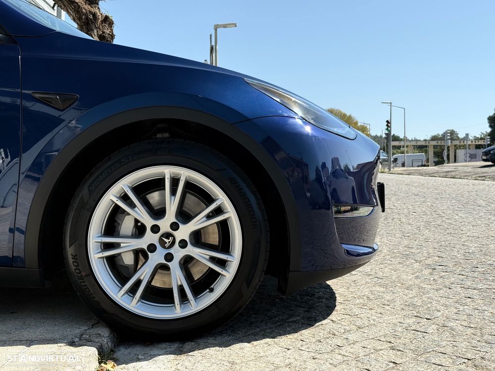 Tesla Model Y Long Range Dual Motor AWD - 11