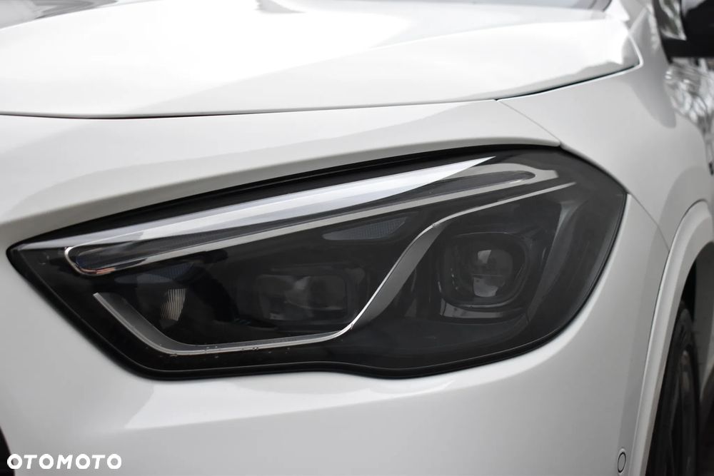 Mercedes-Benz GLA - 9