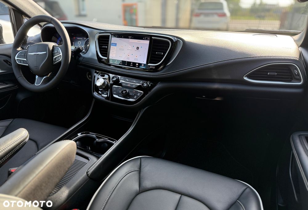 Chrysler Pacifica - 24