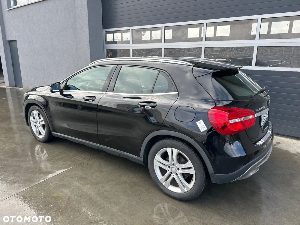 Mercedes-Benz GLA 250 4-Matic - 7