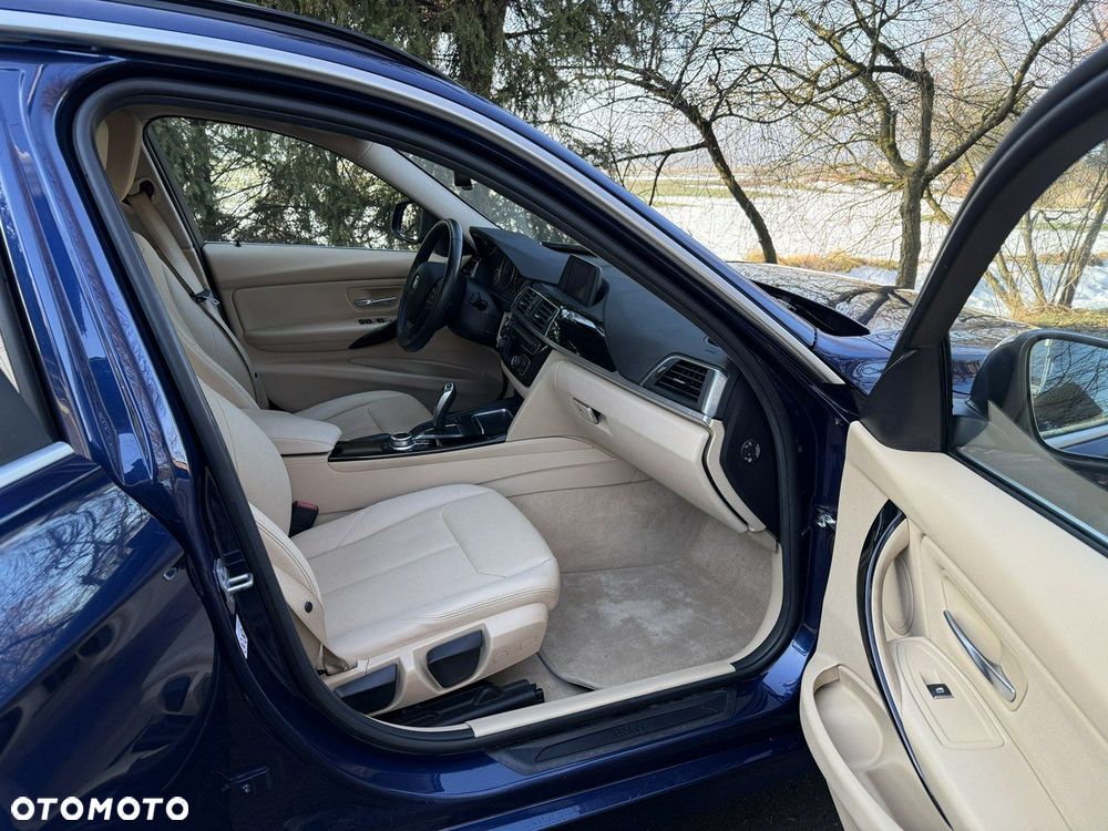 BMW Seria 3 320i Luxury Line - 25