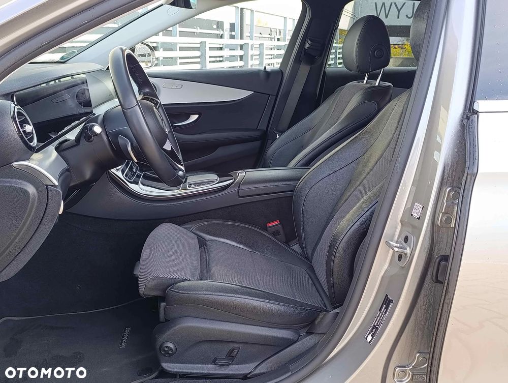 Mercedes-Benz Klasa E 300 de 4Matic T 9G-TRONIC - 20
