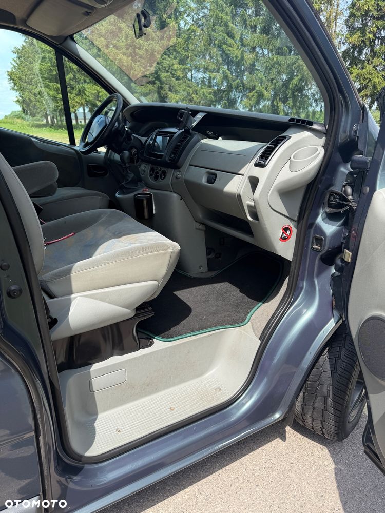 Renault Trafic Passenger - 22