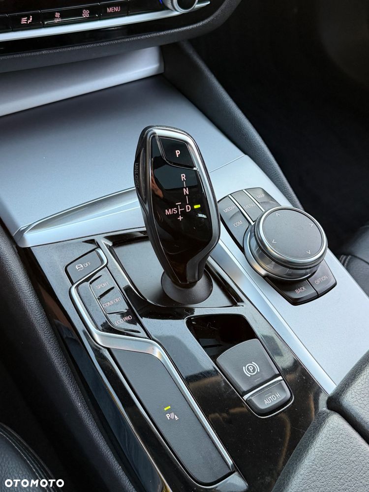 BMW Seria 5 520d xDrive Luxury Line sport - 30