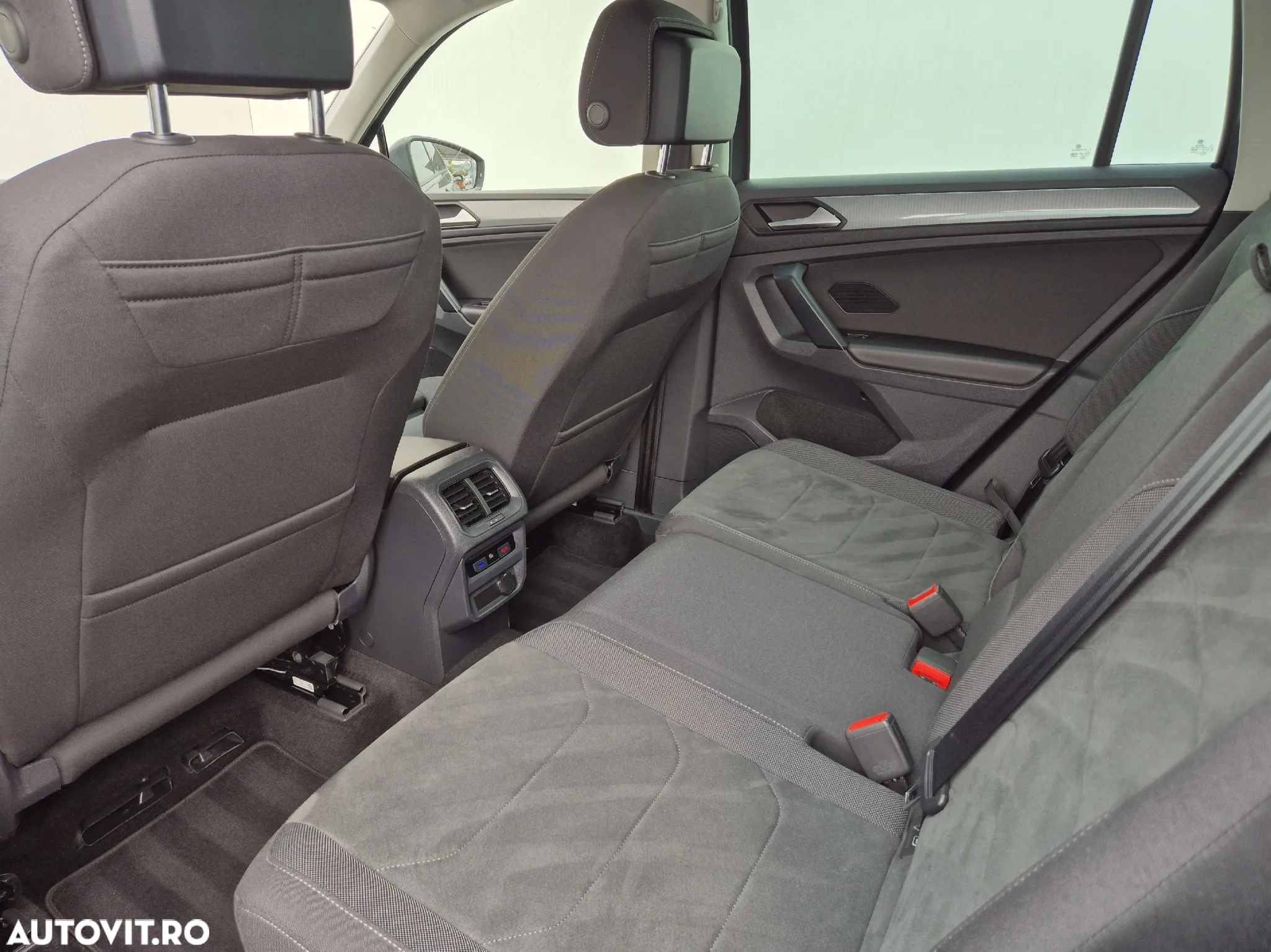 Volkswagen Tiguan - 12