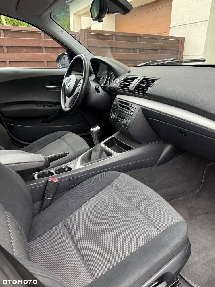 BMW Seria 1 120i - 12