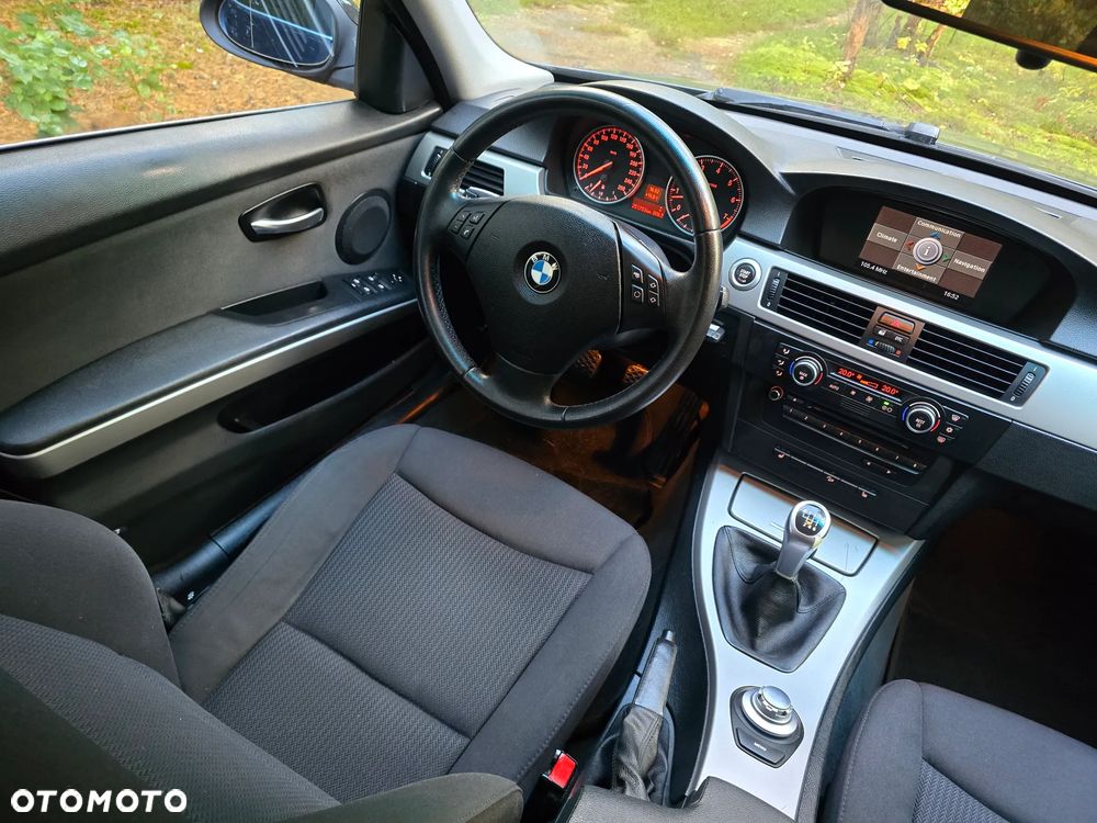 BMW Seria 3 325i xDrive - 27
