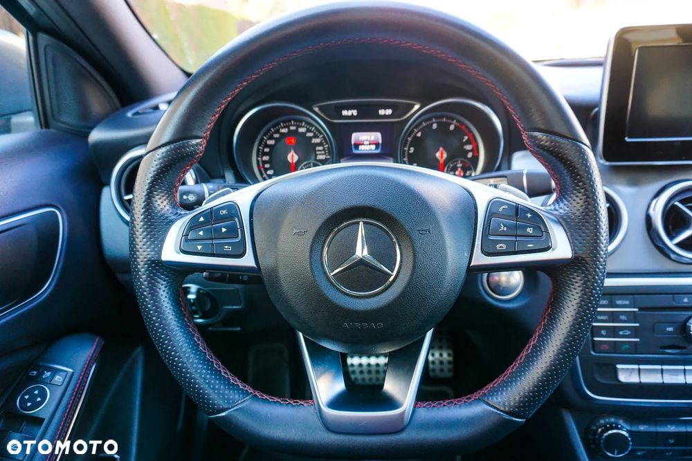 Mercedes-Benz GLA 200 7G-DCT AMG Line - 27