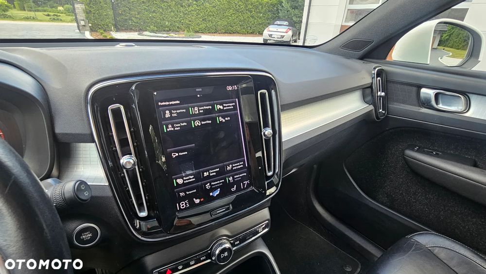 Volvo XC 40 - 25