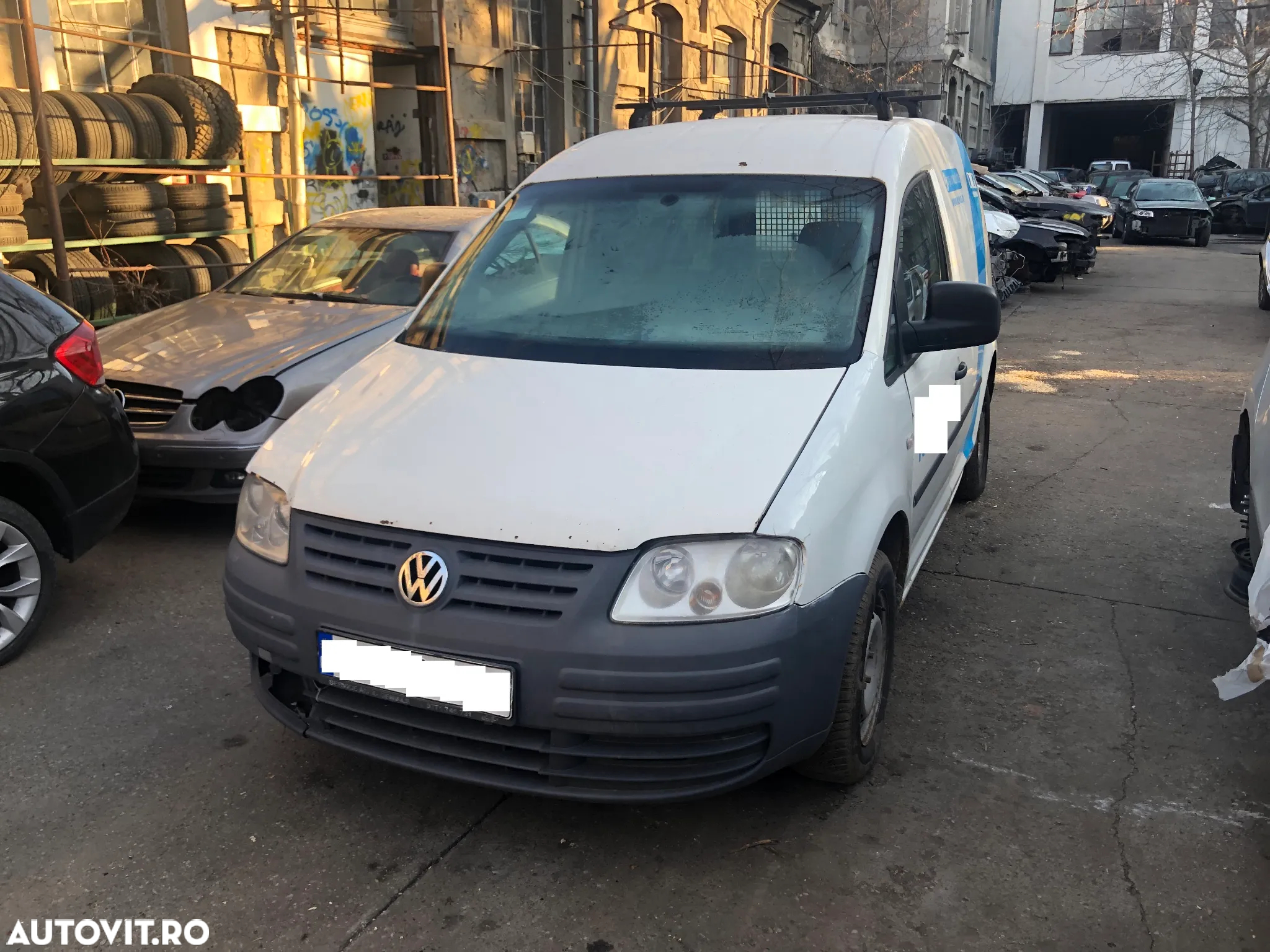 Capota fata motor VW Volkswagen Caddy 2007 alb - 2