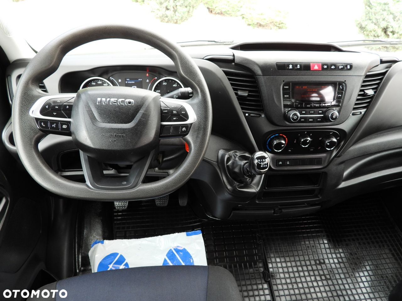 Iveco DAILY 35C14 WYWROTKA PODWÓJNA KABINA DOKA 6 MIEJSC TEMPOMAT BLIŹNIACZE KOŁA KLIMATYZACJA  140KM - 31
