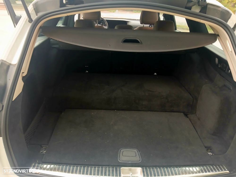 Mercedes-Benz E 300 Bluetec Hybrid Avantgarde - 24