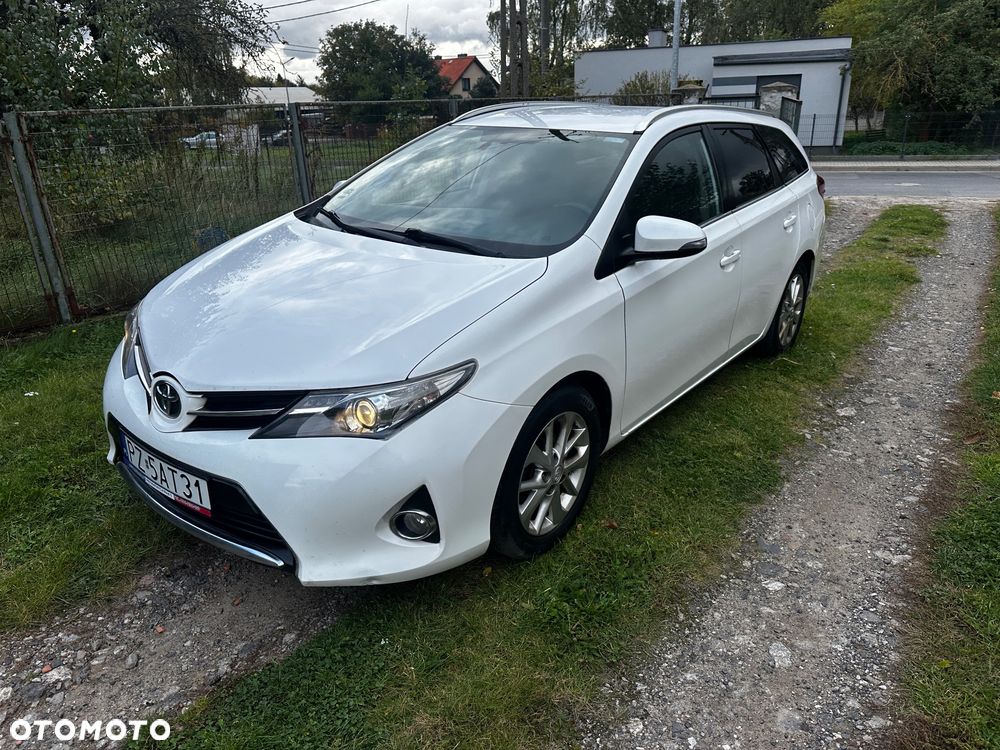 Toyota Auris 2013 photo 2