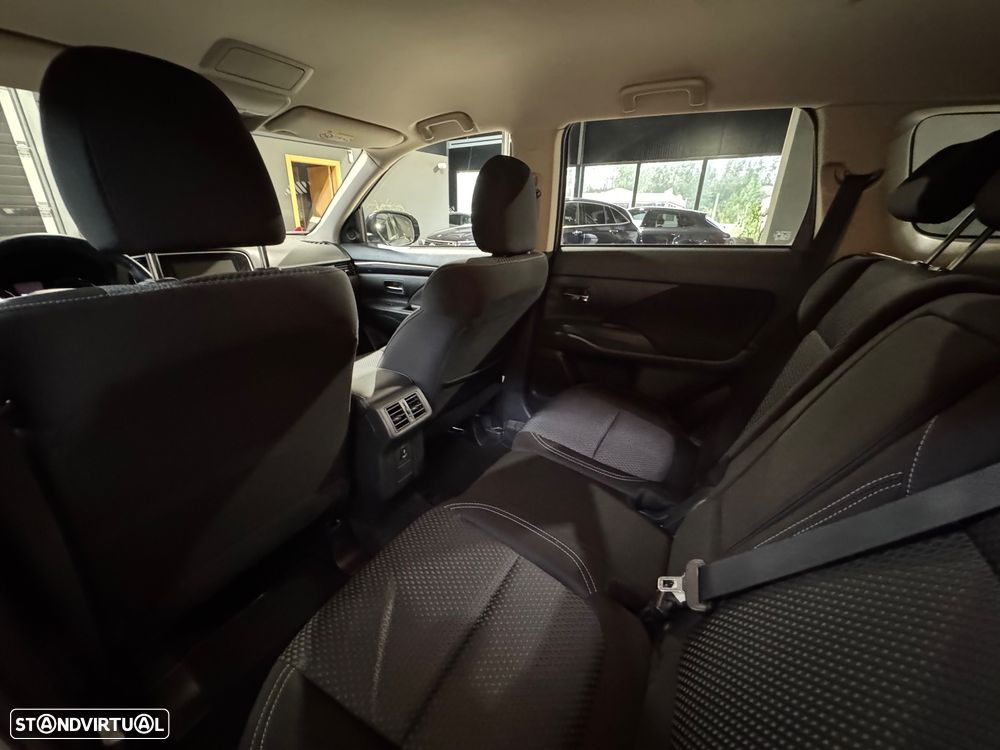 Mitsubishi Outlander 2.0 Kaiteki CVT - 24