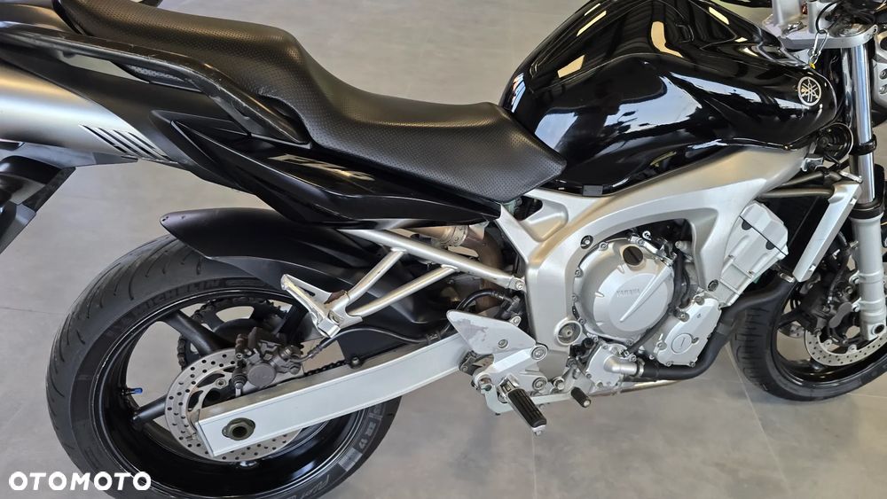 Yamaha FZ6 - 21