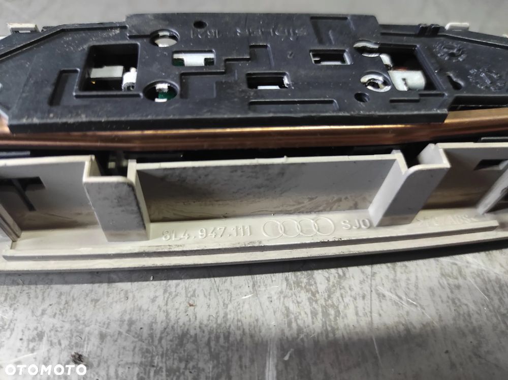 LAMPKA PODSUFITKI OŚWIETLENIE WNĘTRZA AUDI A3 8L LIFT 8L4947111 - 4