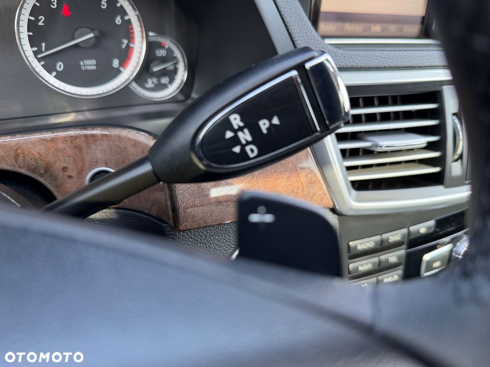 Mercedes-Benz Klasa E 200 CGI BlueEFFICIENCY 7G-TRONIC Elegance - 23