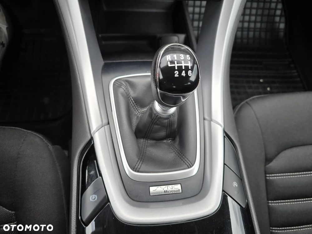 Ford Mondeo 2.0 TDCi Ambiente - 32