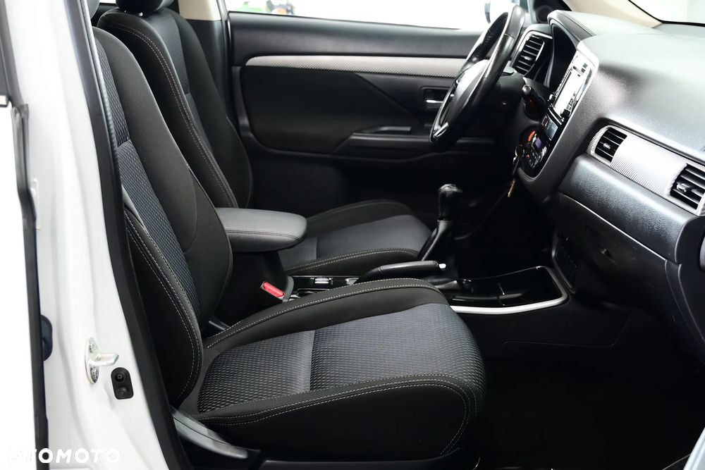 Mitsubishi Outlander 2.0 2WD Diamant - 22