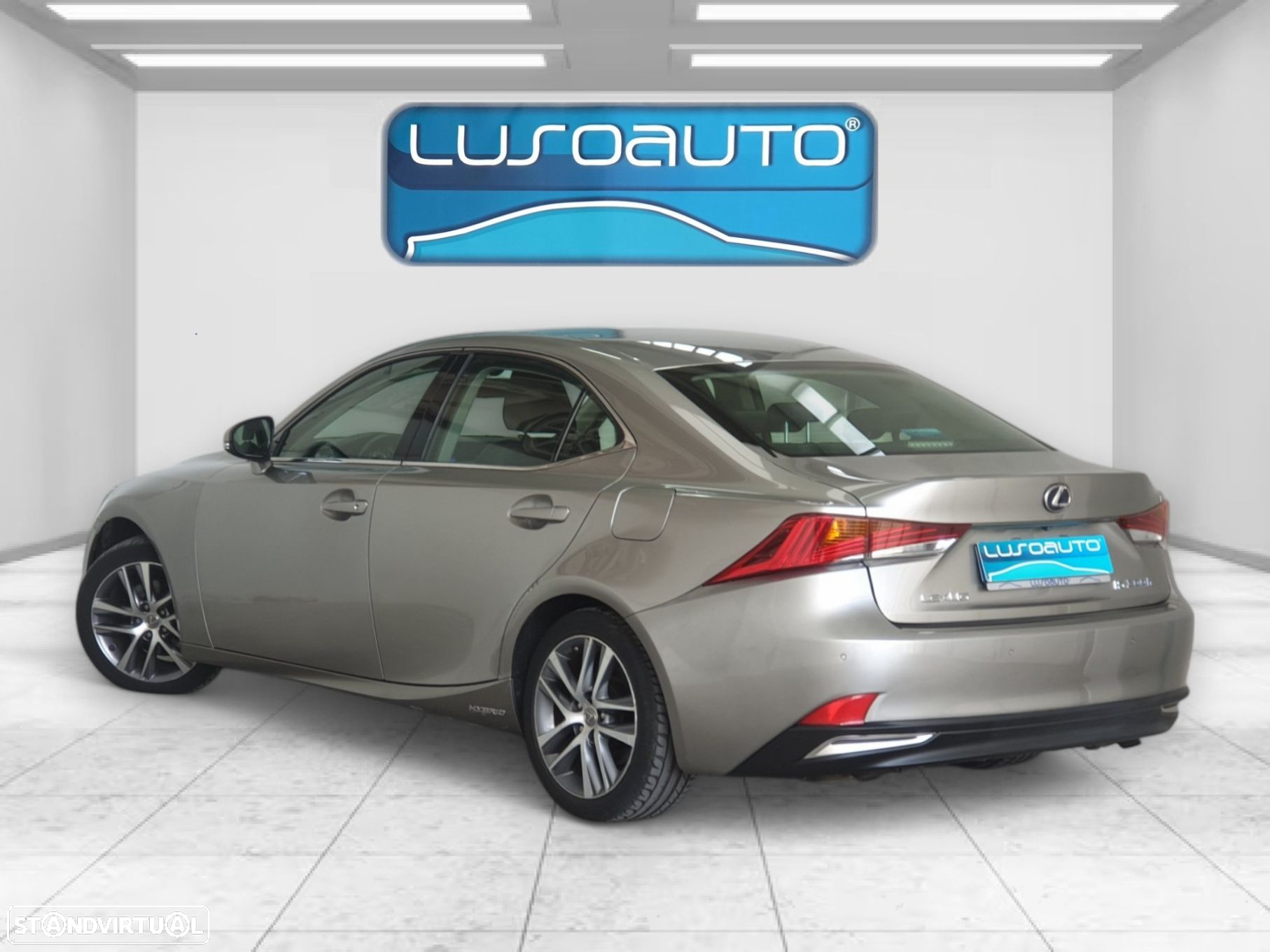 Lexus IS 300H Sport Edition - 10