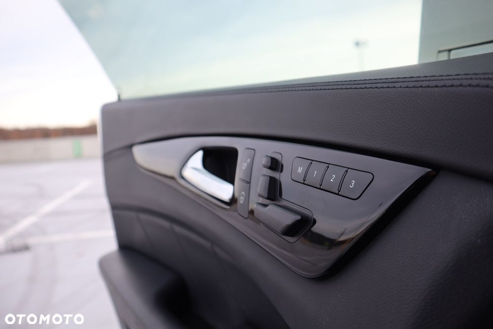 Mercedes-Benz CLS - 9