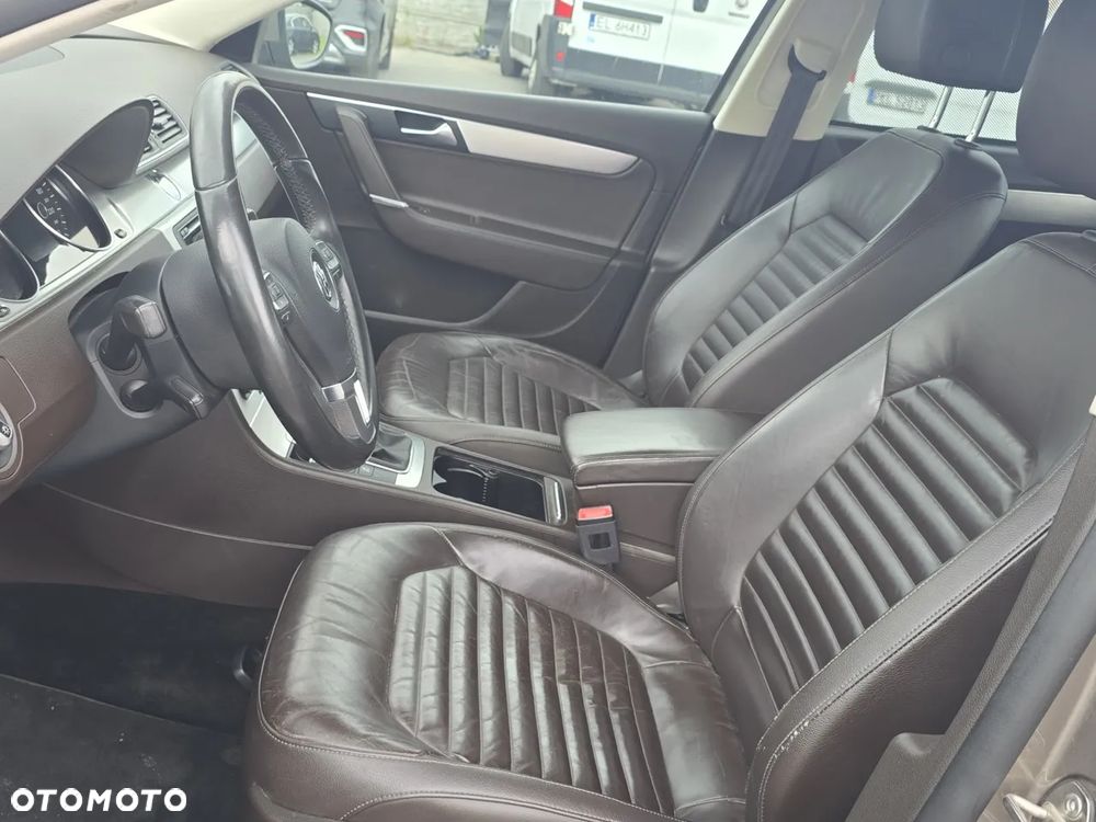 Volkswagen Passat 1.6 TDI BlueMotion Technology Highline - 9