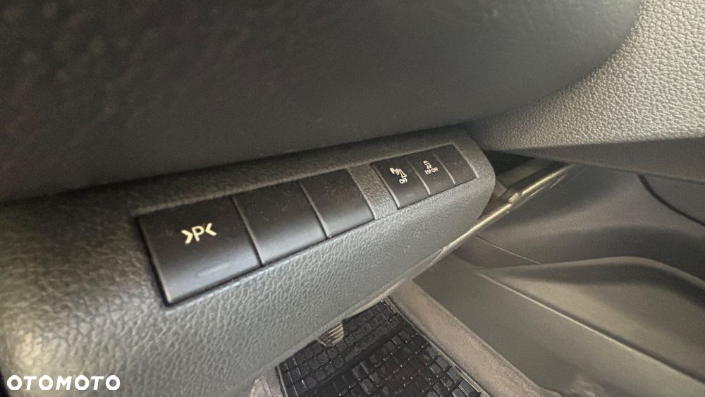 Peugeot 5008 1.6 THP Family 7os - 25