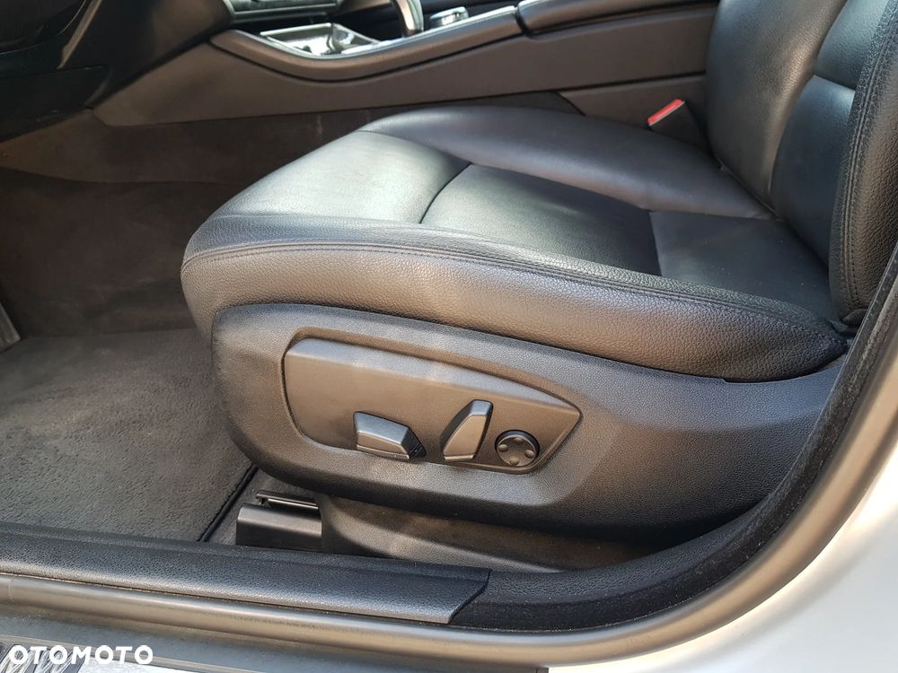 BMW Seria 5 525d Sport-Aut Luxury Line - 25