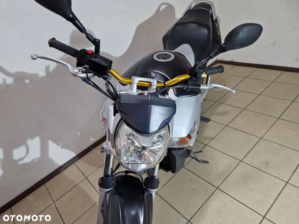 Suzuki GSR - 19