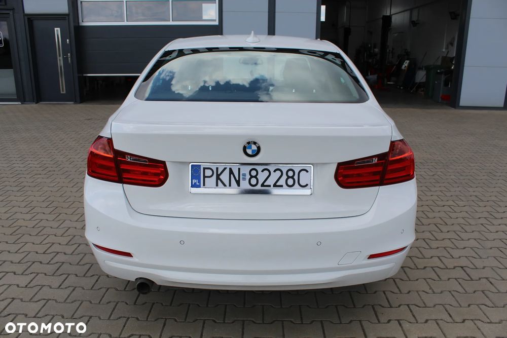 BMW Seria 3 318d - 5