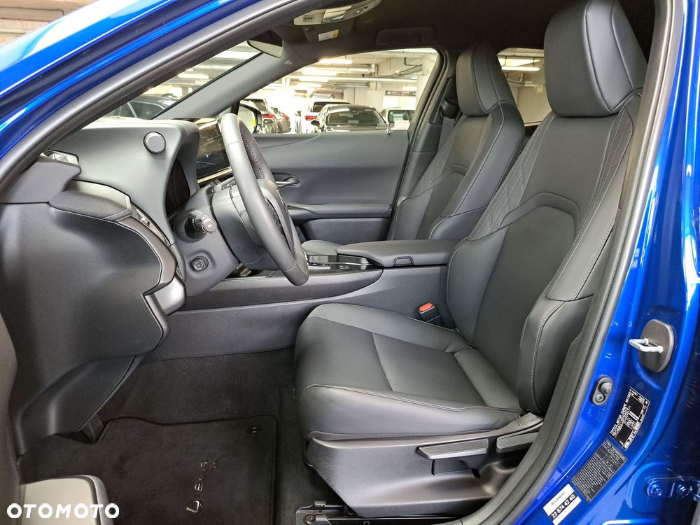 Lexus UX 300h F Sport Design - 29