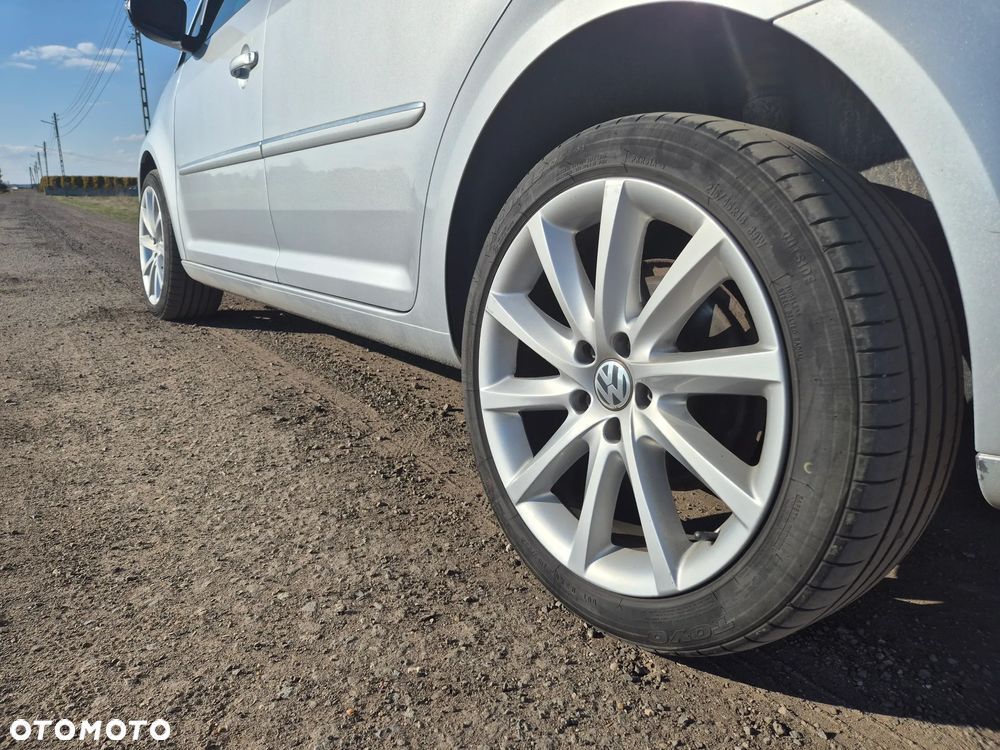 Volkswagen Touran 2.0 TDI DPF BlueMotion Technology DSG Comfortline - 2