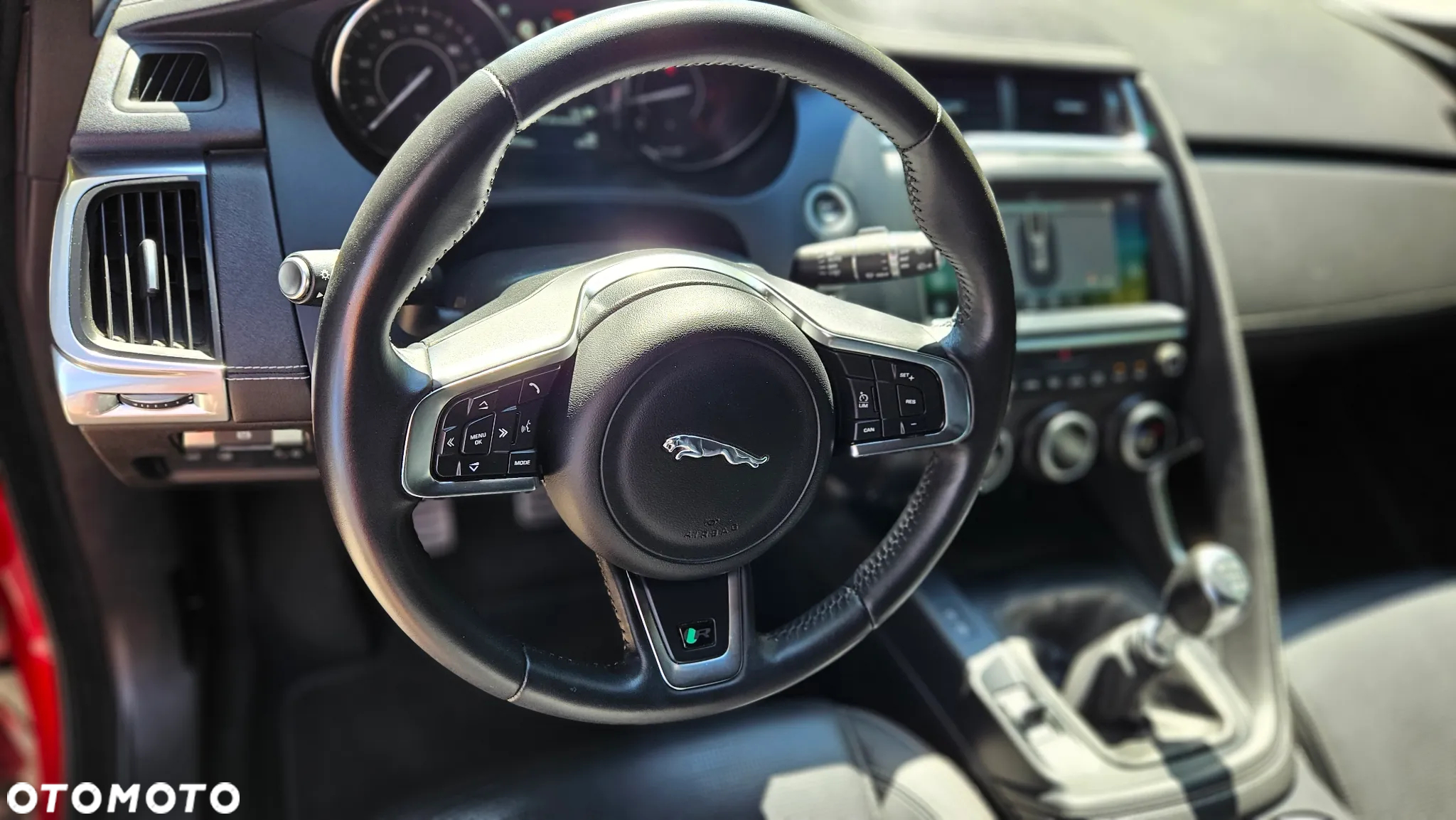 Jaguar E-Pace 2.0 i4D FWD R-Dynamic S - 22