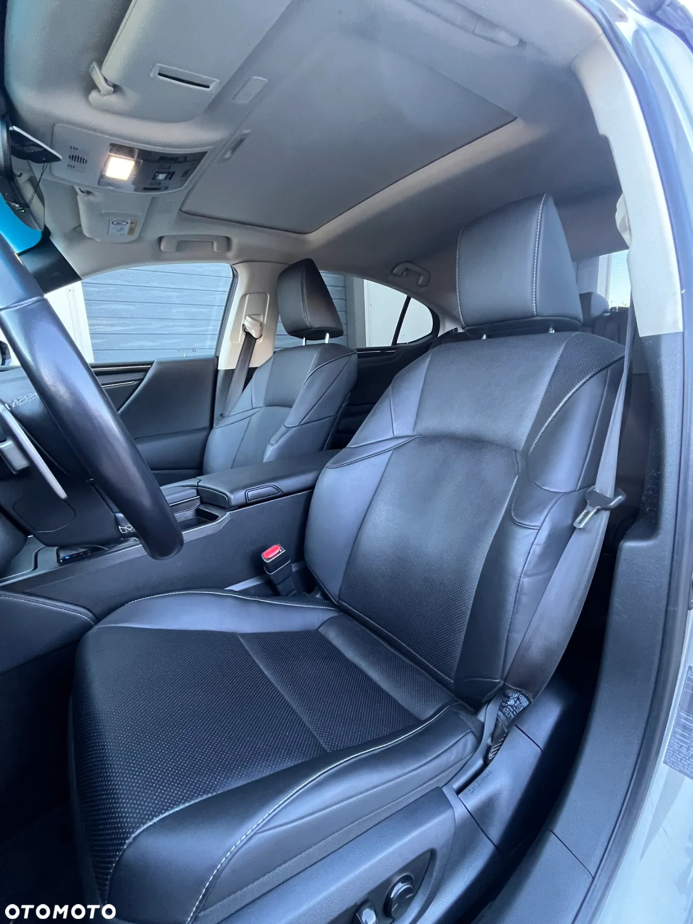 Lexus ES 300h Business Edition - 3