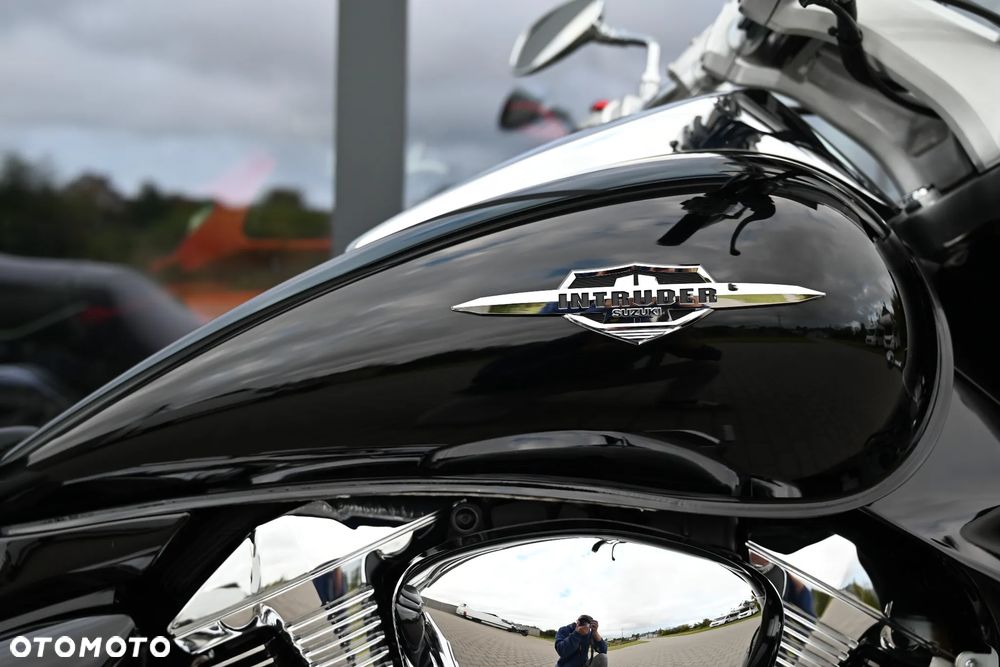 Suzuki Intruder - 21