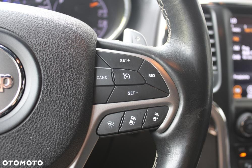 Jeep Grand Cherokee - 27