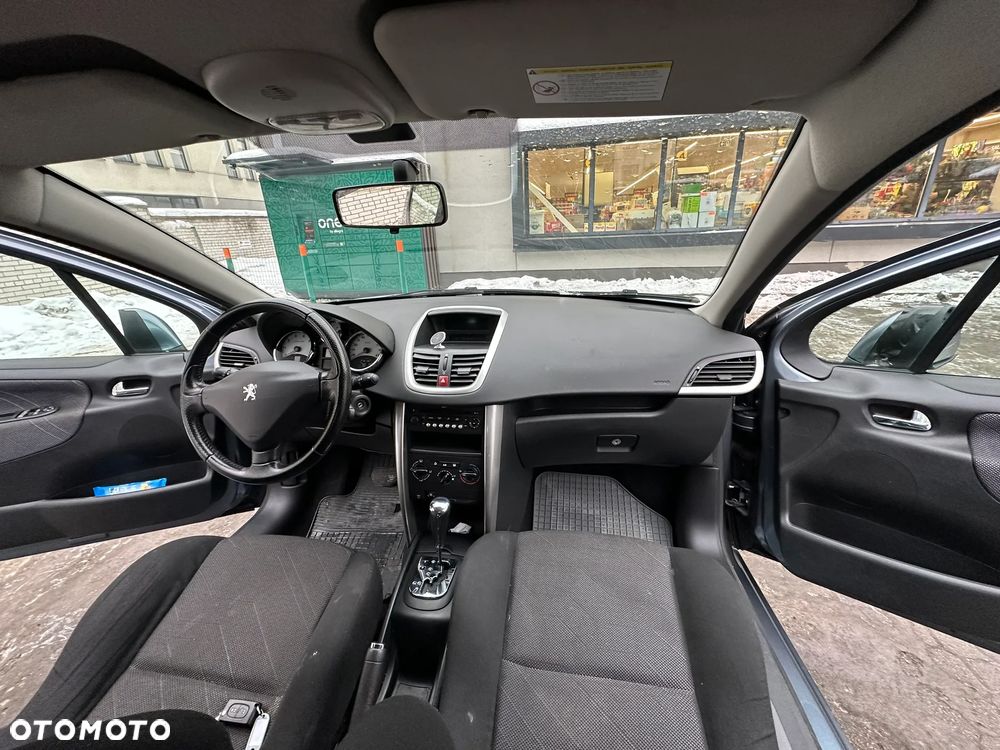 Peugeot 207 1.6 Trendy - 21