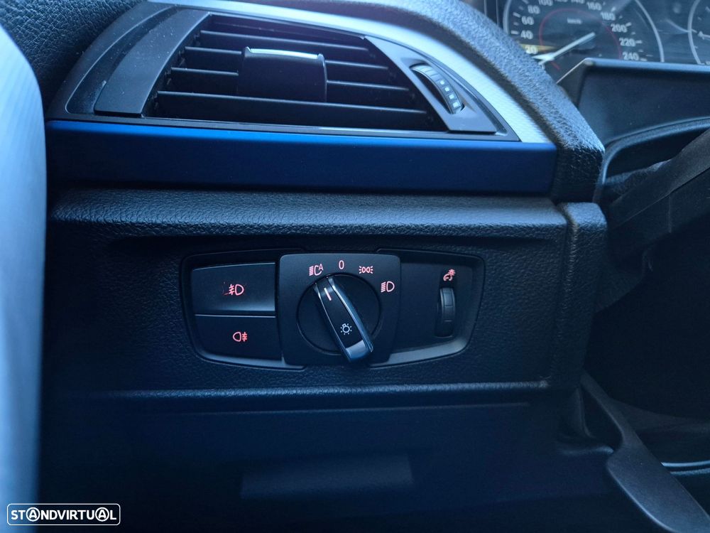 BMW 118 d Pack M - 32